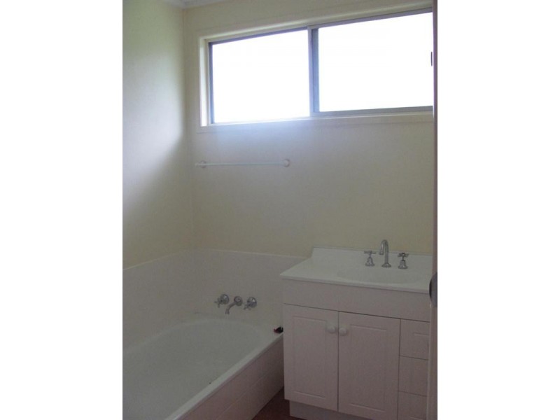 8 Tarnook Drive, Ferny Hills QLD 4055