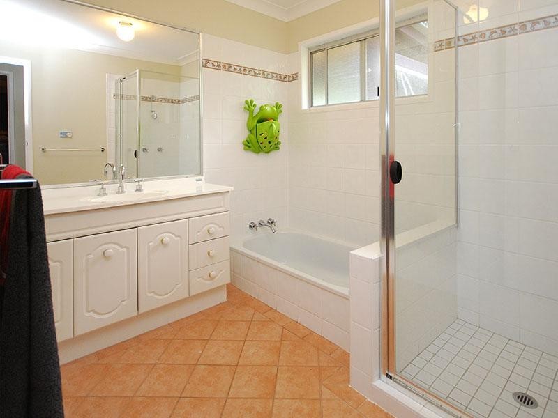 18 Bolong Crescent, Ferny Hills QLD 4055