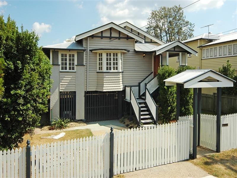 10 Travill Street, Newmarket QLD 4051