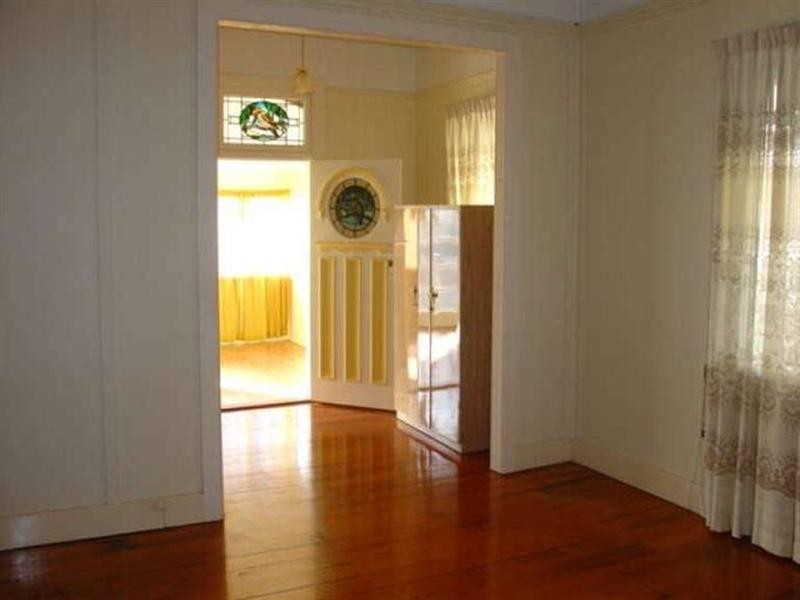 8 Seventh Avenue, Windsor QLD 4030