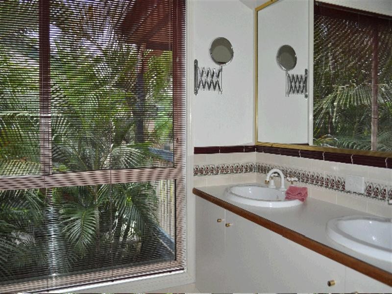 129 McAlroy Road, Ferny Grove QLD 4055