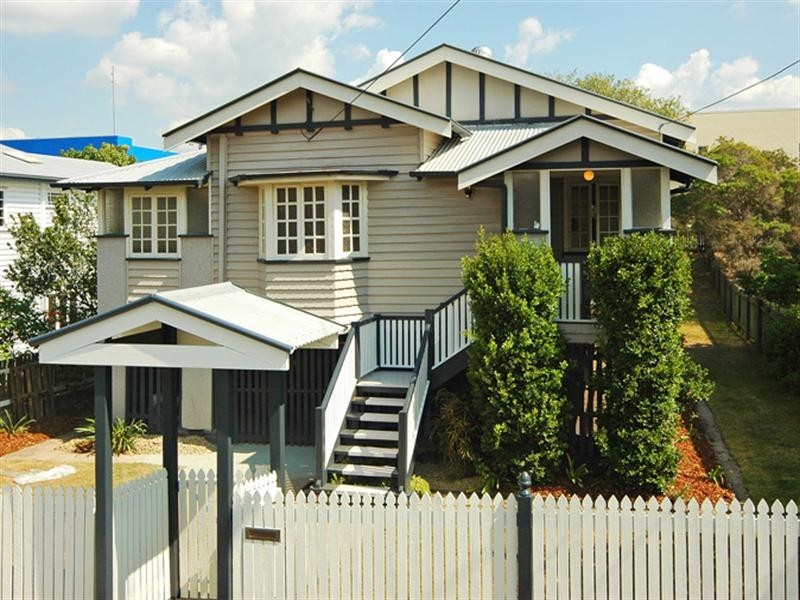 10 Travill Street, Newmarket QLD 4051