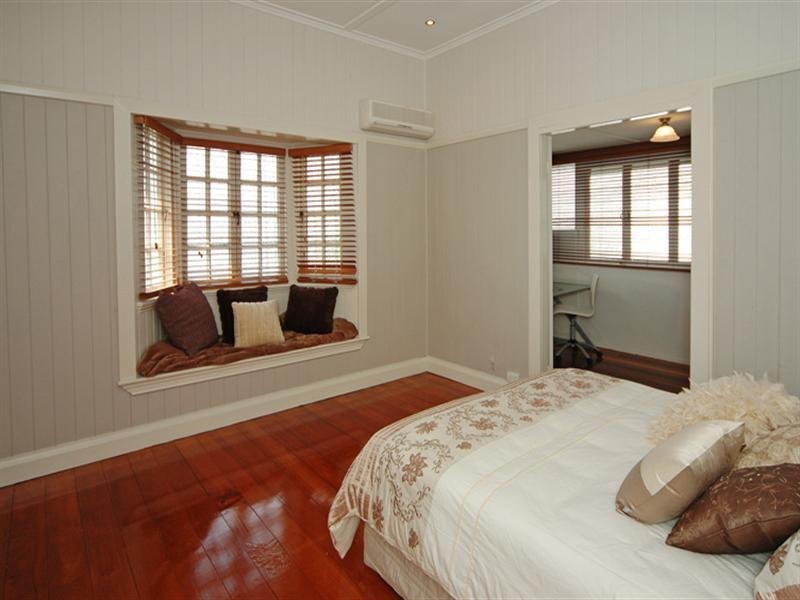 10 Travill Street, Newmarket QLD 4051