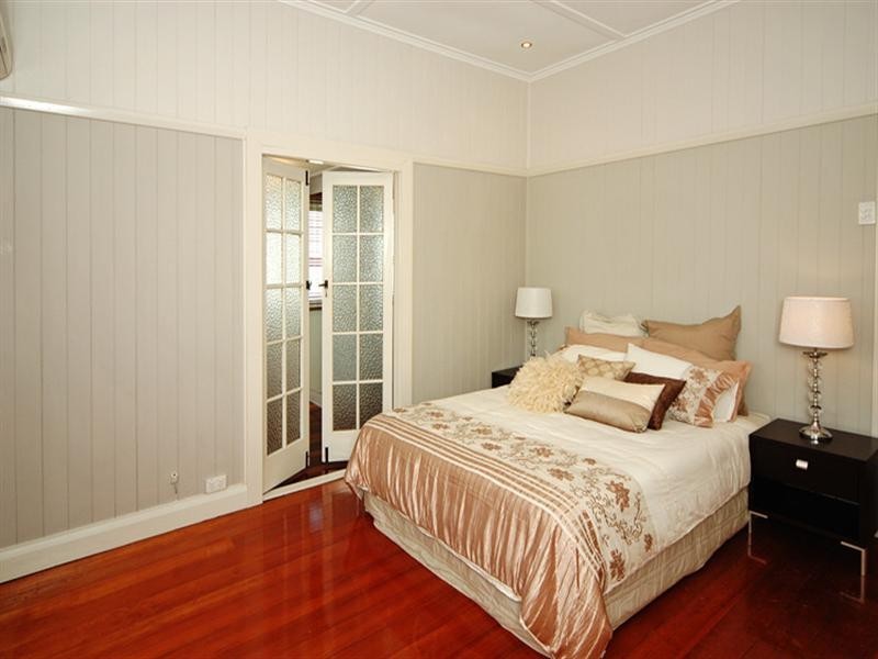 10 Travill Street, Newmarket QLD 4051