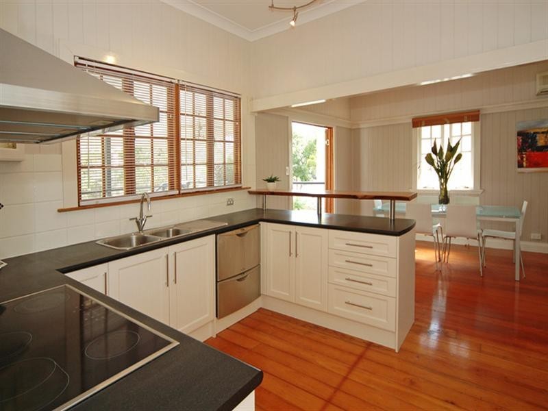 10 Travill Street, Newmarket QLD 4051