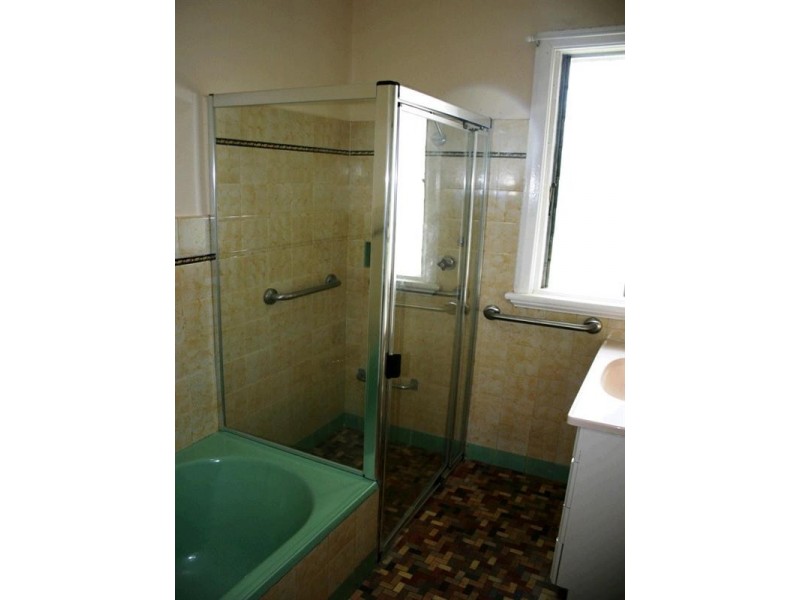 360 Days Road, Grange QLD 4051