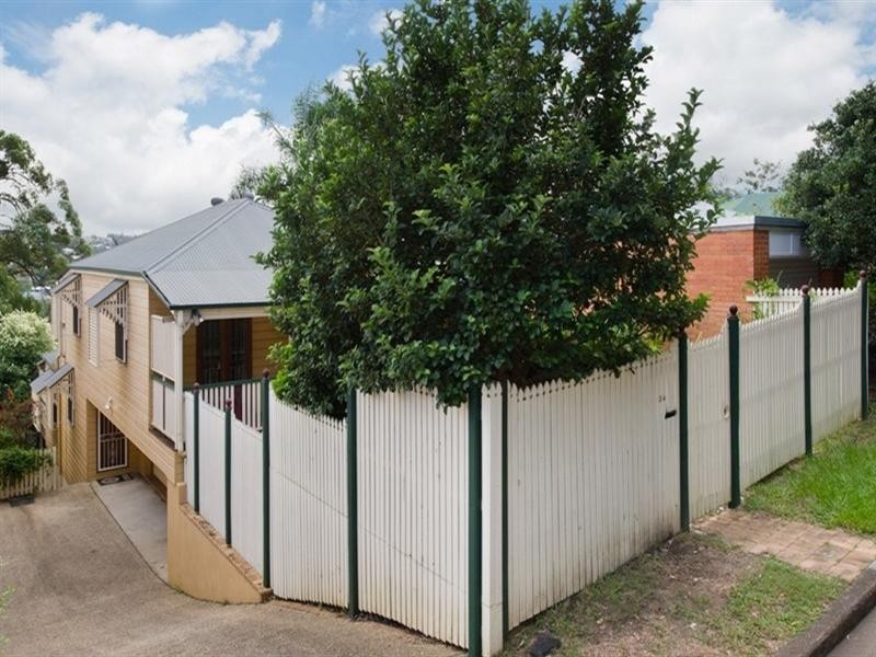 34 Lansdowne Street, Newmarket QLD 4051