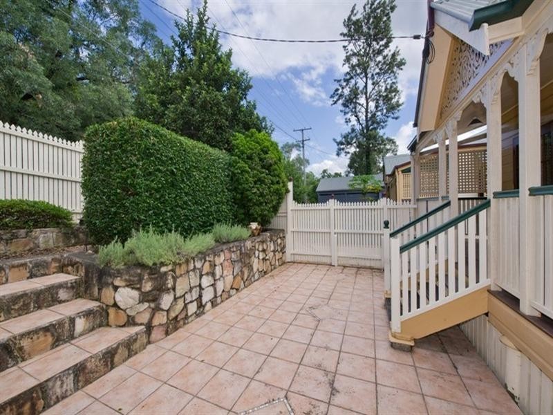 34 Lansdowne Street, Newmarket QLD 4051