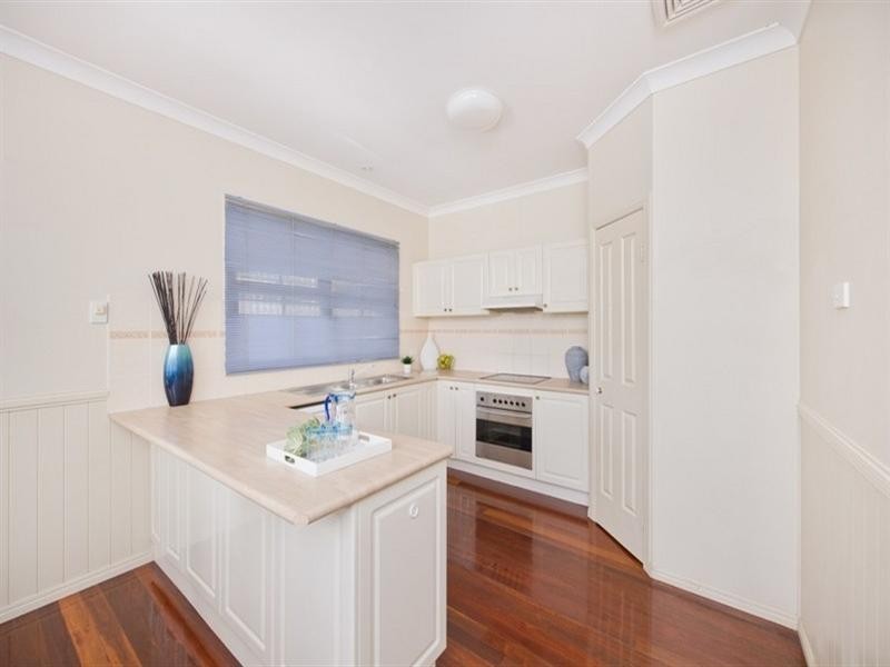 34 Lansdowne Street, Newmarket QLD 4051