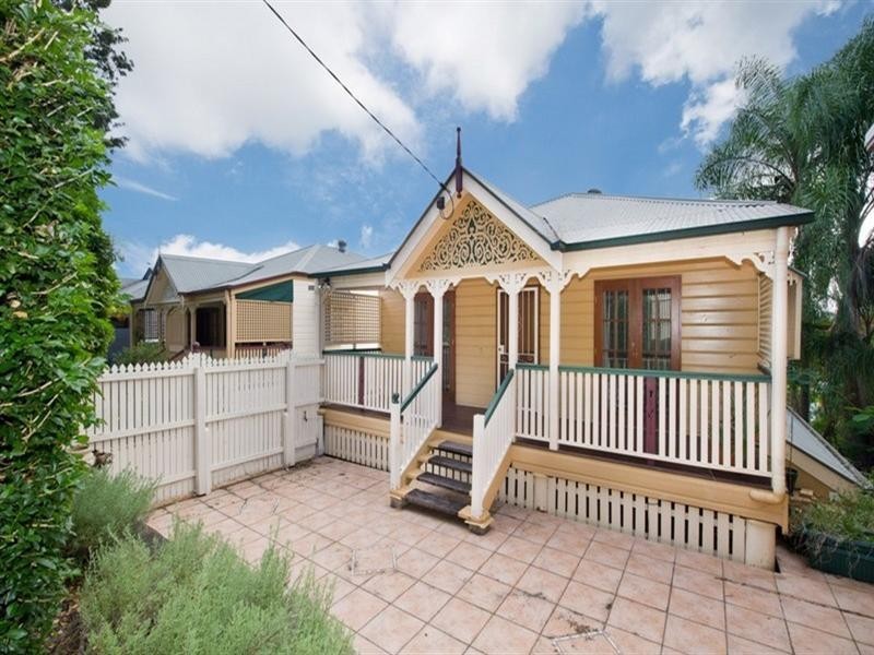 34 Lansdowne Street, Newmarket QLD 4051