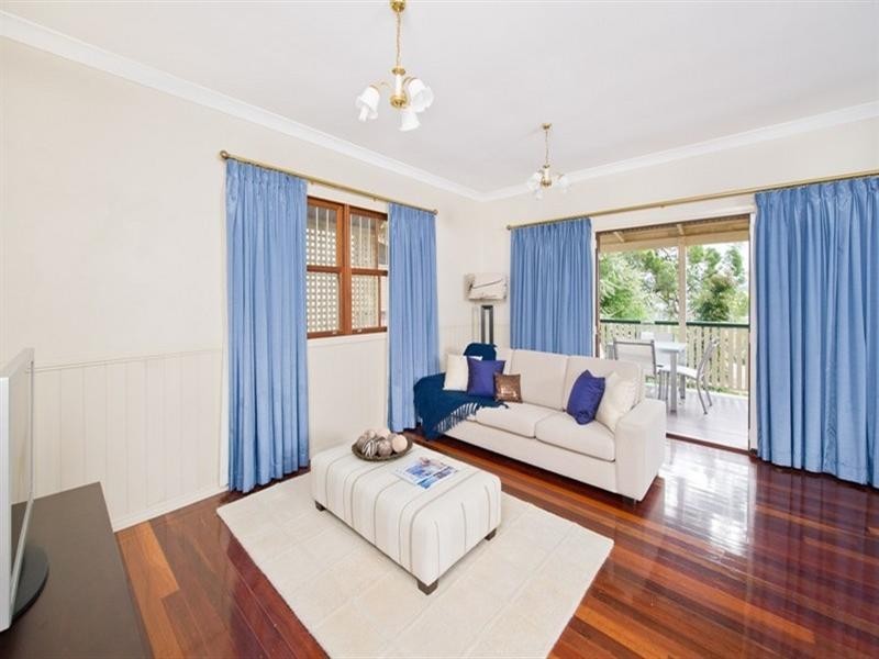 34 Lansdowne Street, Newmarket QLD 4051