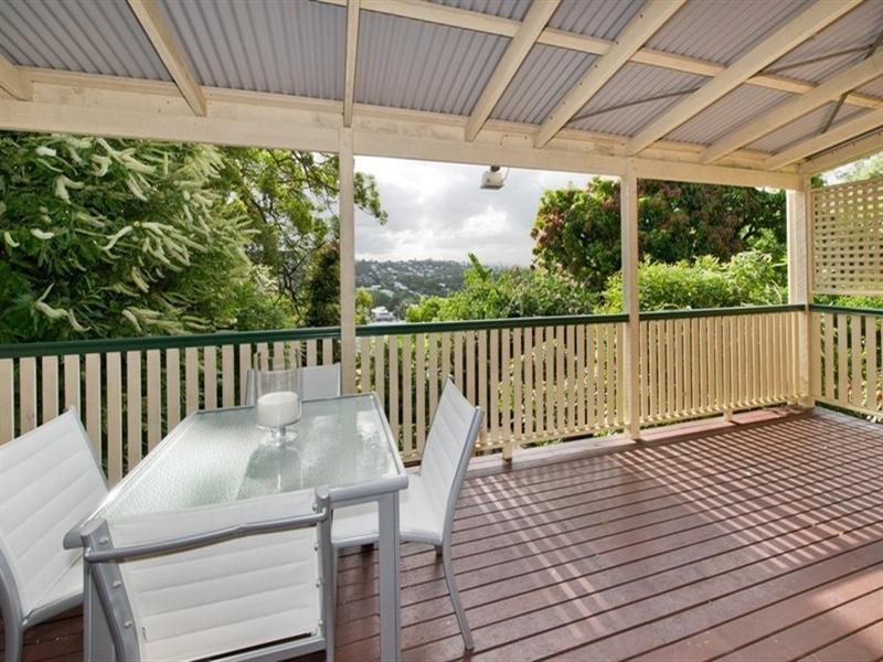 34 Lansdowne Street, Newmarket QLD 4051