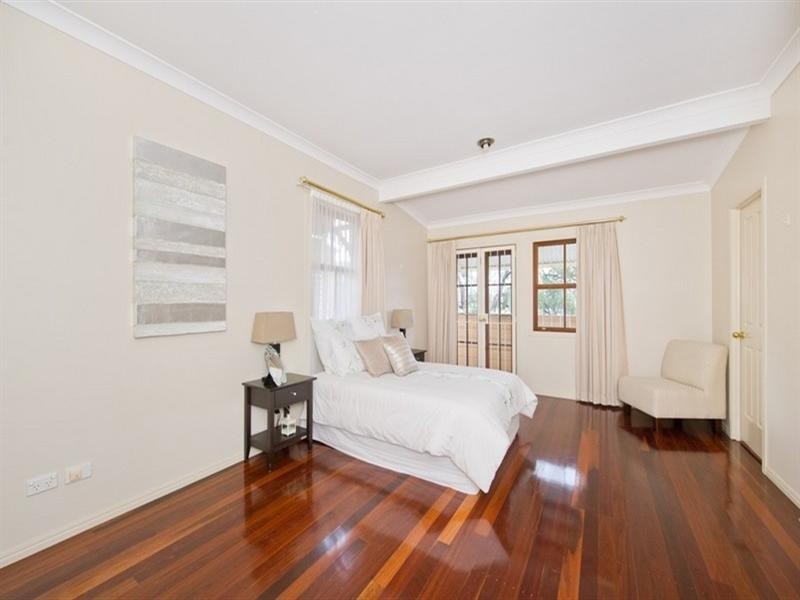 34 Lansdowne Street, Newmarket QLD 4051