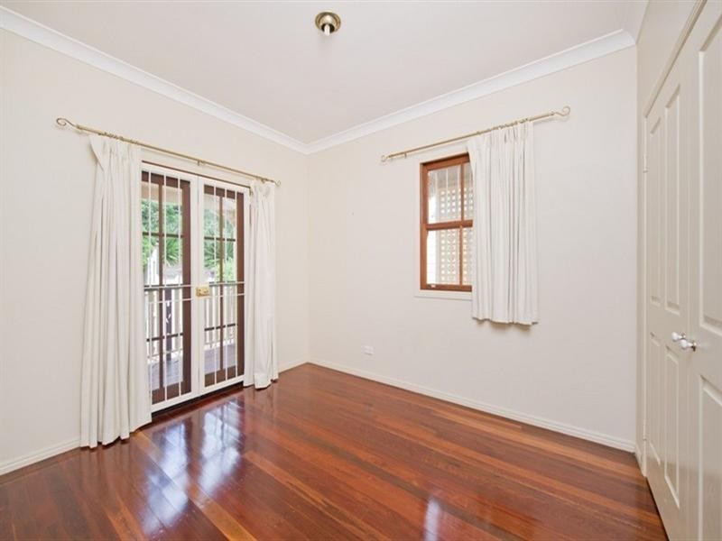 34 Lansdowne Street, Newmarket QLD 4051