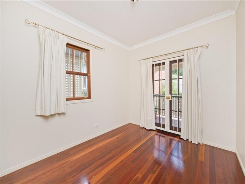 34 Lansdowne Street, Newmarket QLD 4051