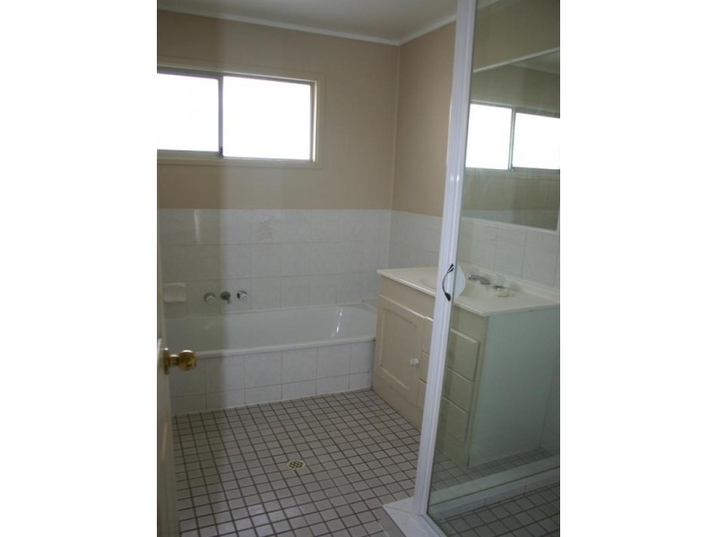 11 Rinavore Street, Ferny Grove QLD 4055