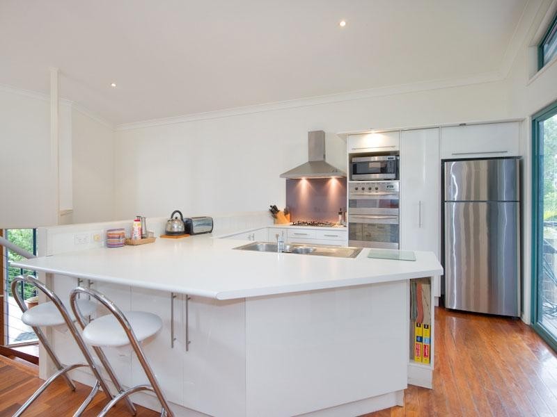 16 Larwood Place, Ferny Hills QLD 4055