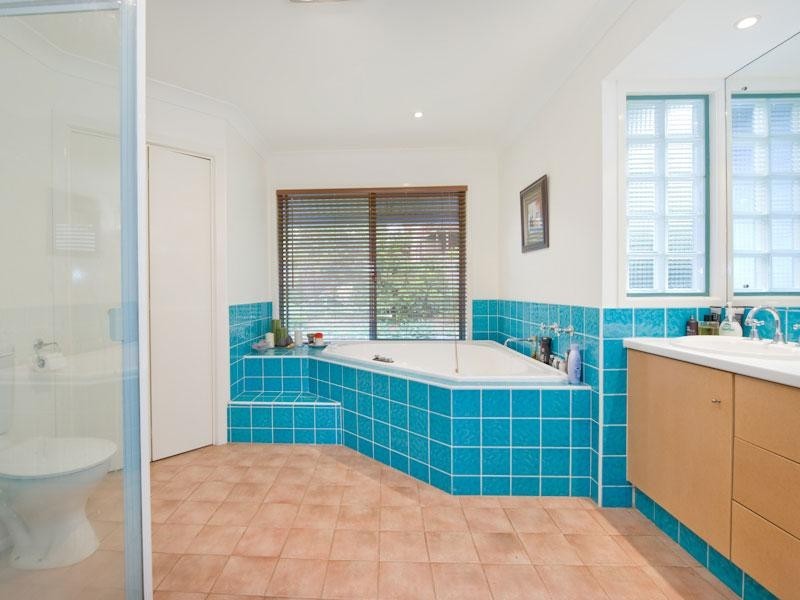 16 Larwood Place, Ferny Hills QLD 4055