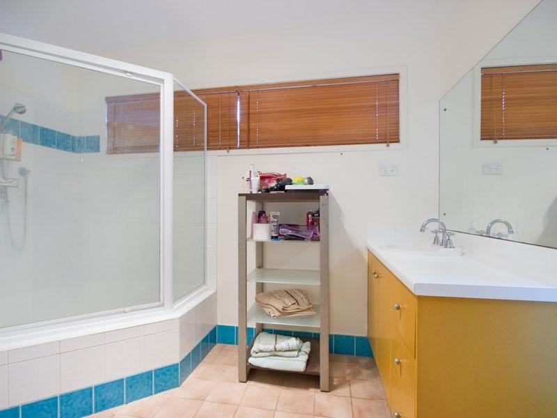 16 Larwood Place, Ferny Hills QLD 4055