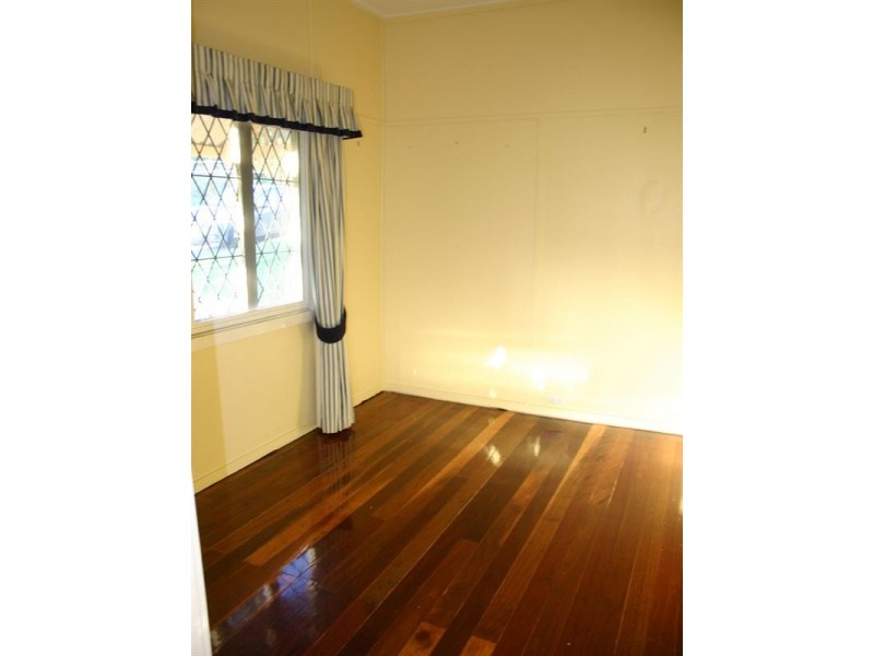 29 Sixth Avenue, Windsor QLD 4030