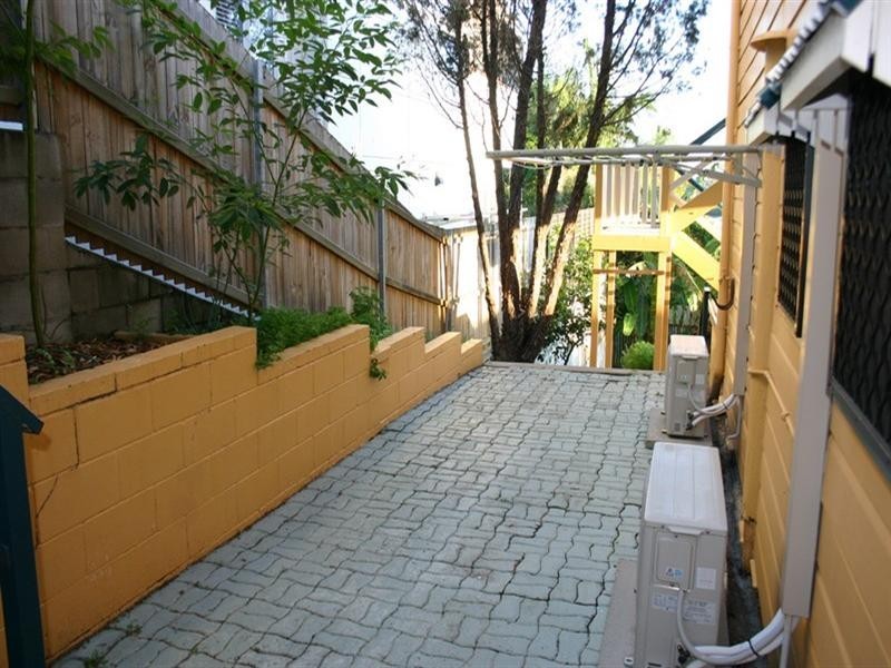 29 Sixth Avenue, Windsor QLD 4030