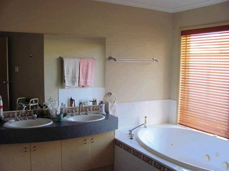 42 Wyellan Place, Upper Kedron QLD 4055