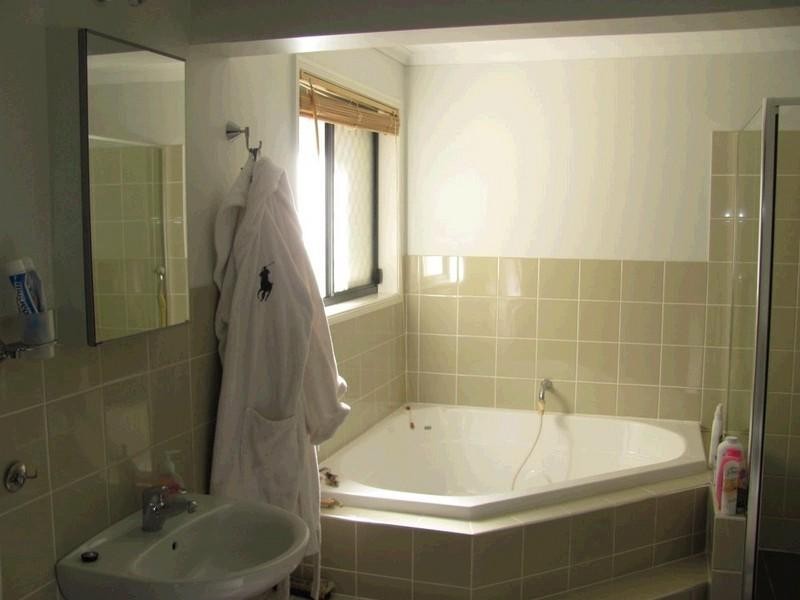 34 Larwood Place, Ferny Hills QLD 4055