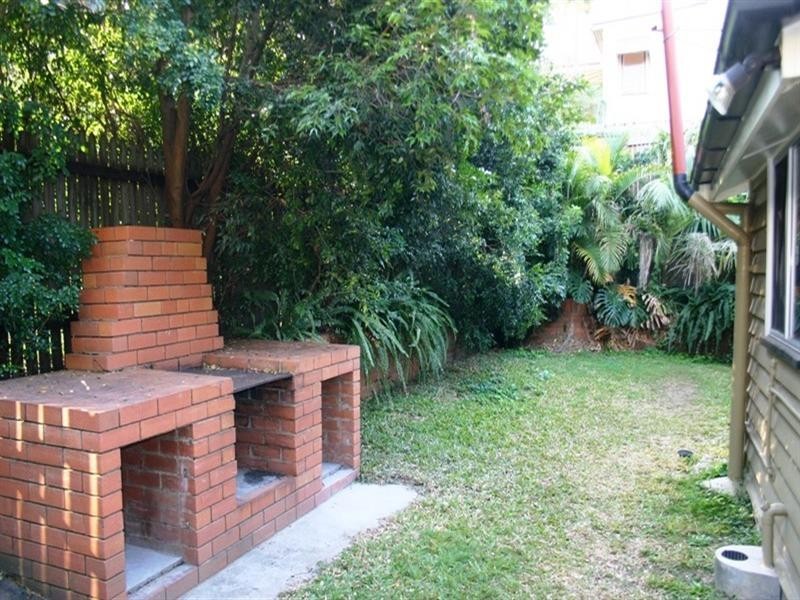 16 Dover Street, Wilston QLD 4051