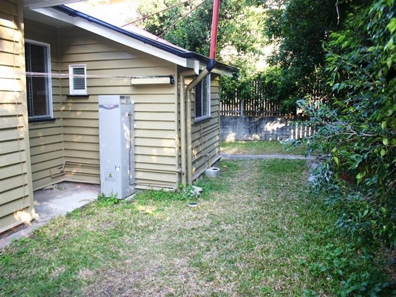 16 Dover Street, Wilston QLD 4051