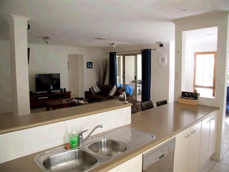 99 Selkirk Crescent, Upper Kedron QLD 4055