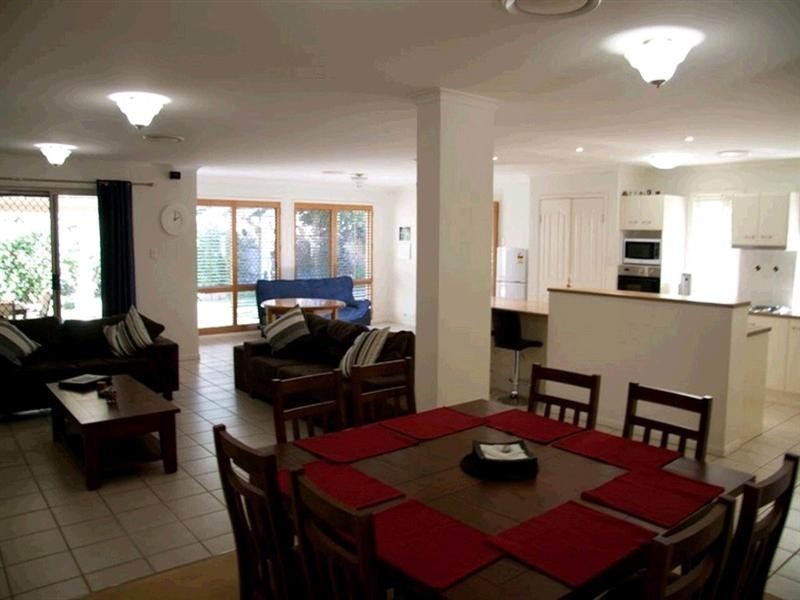 99 Selkirk Crescent, Upper Kedron QLD 4055