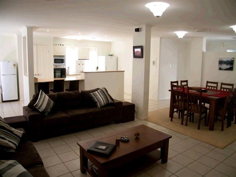 99 Selkirk Crescent, Upper Kedron QLD 4055