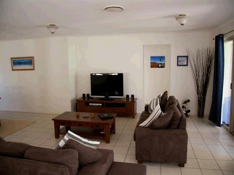 99 Selkirk Crescent, Upper Kedron QLD 4055