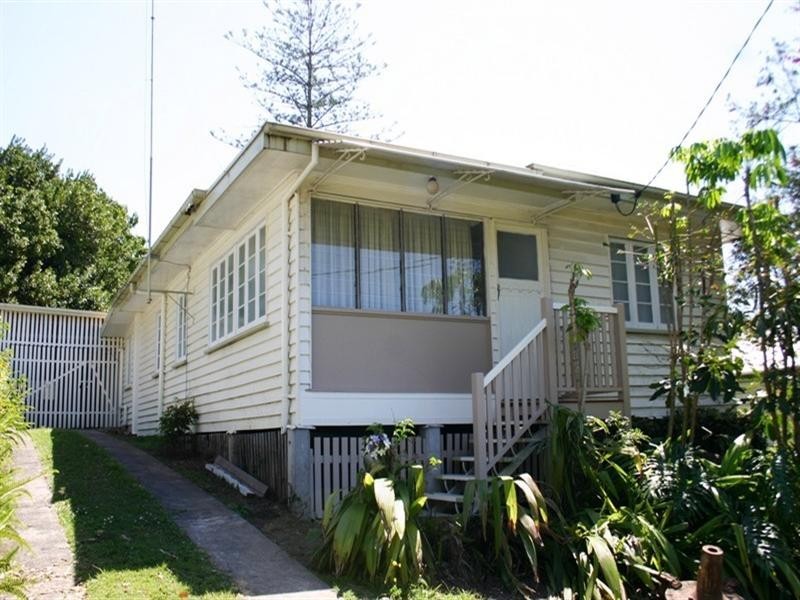 16 Chisholm Street, Stafford Heights QLD 4053