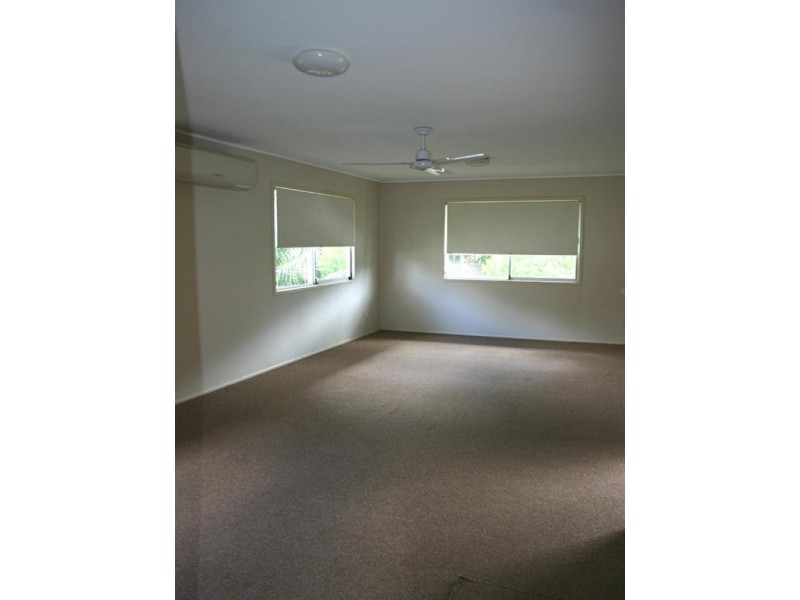 11 Rinavore Street, Ferny Grove QLD 4055