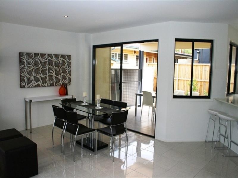 34 Farm Street, Newmarket QLD 4051