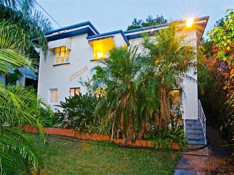 37 Lansdowne Street, Newmarket QLD 4051