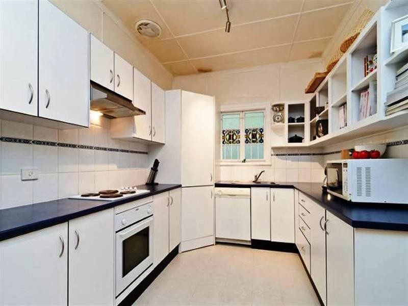 37 Lansdowne Street, Newmarket QLD 4051