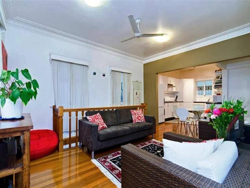 37 Lansdowne Street, Newmarket QLD 4051