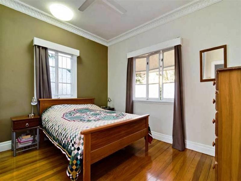 37 Lansdowne Street, Newmarket QLD 4051