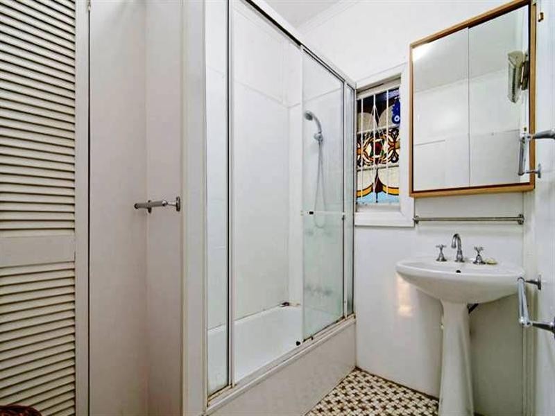 37 Lansdowne Street, Newmarket QLD 4051