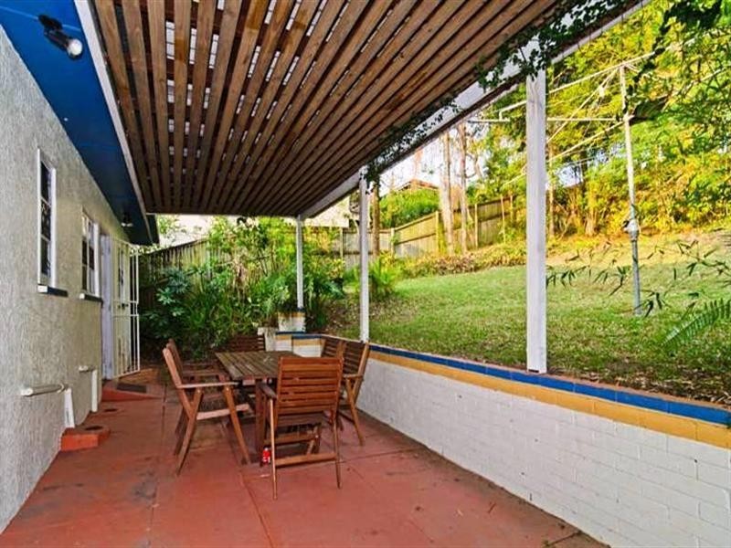 37 Lansdowne Street, Newmarket QLD 4051