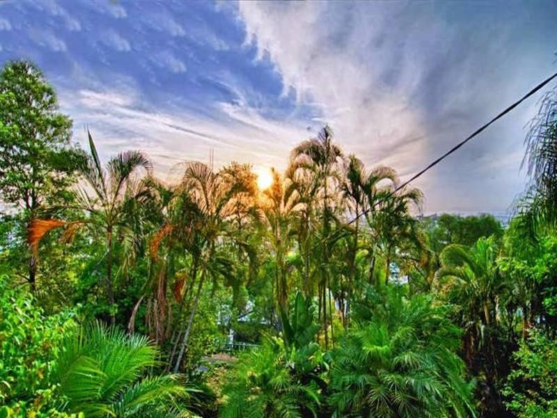 37 Lansdowne Street, Newmarket QLD 4051