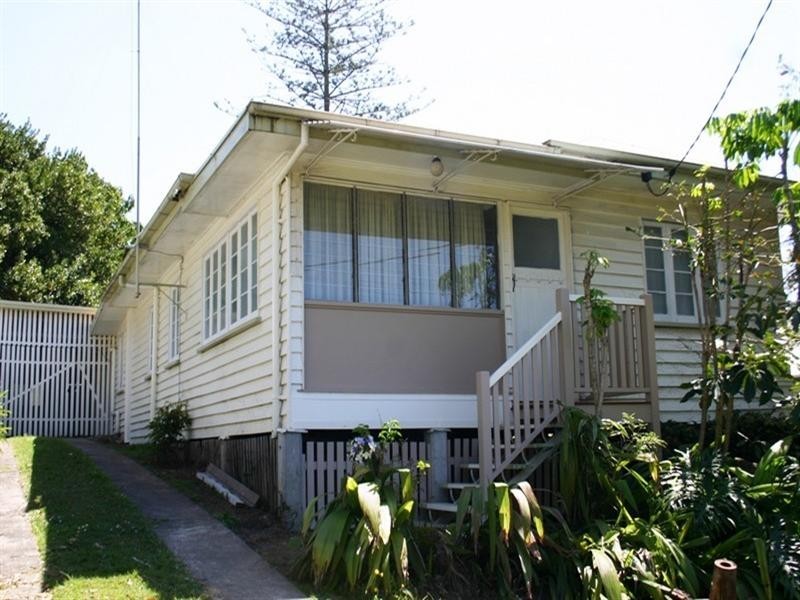 16 Chisholm Street, Stafford Heights QLD 4053