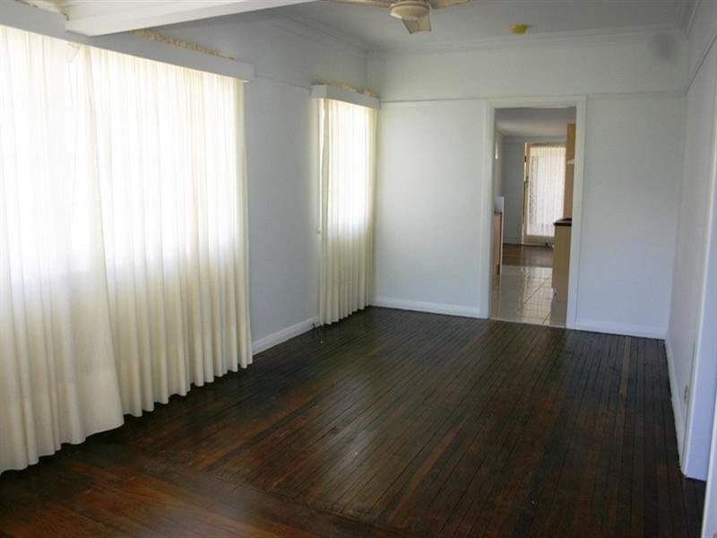 16 Chisholm Street, Stafford Heights QLD 4053