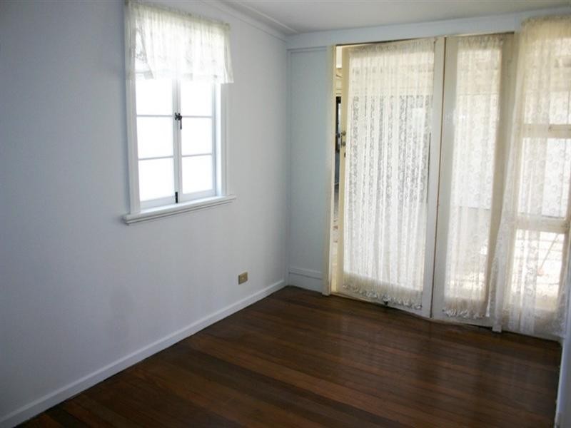 16 Chisholm Street, Stafford Heights QLD 4053