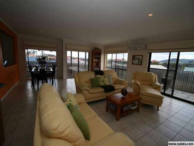 3 Crampton Court, Arana Hills QLD 4054