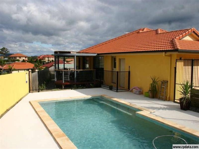 3 Crampton Court, Arana Hills QLD 4054