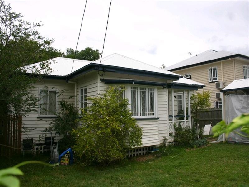 11 Bega Street, Grange QLD 4051