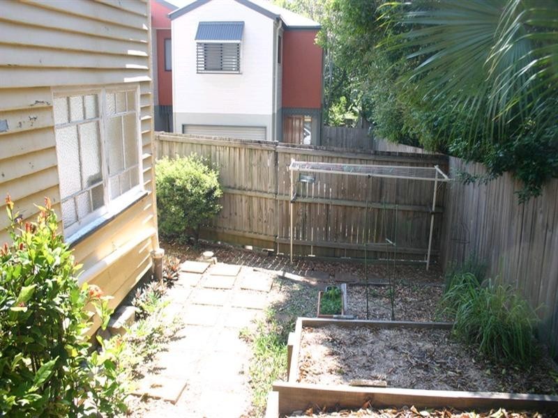 25 Aberleigh Road, Herston QLD 4006